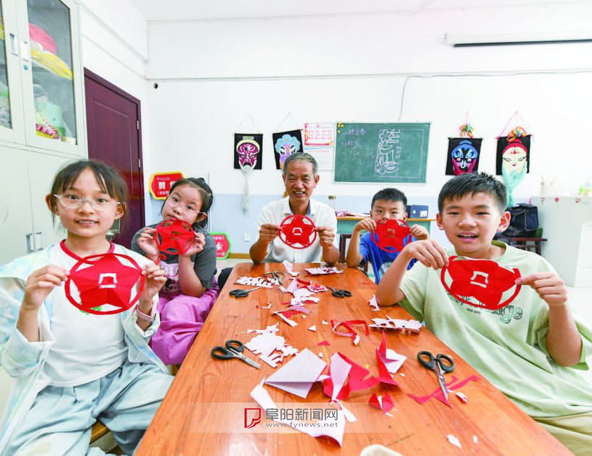 少年宫组织开展“‘戎’耀少年庆八一”活动